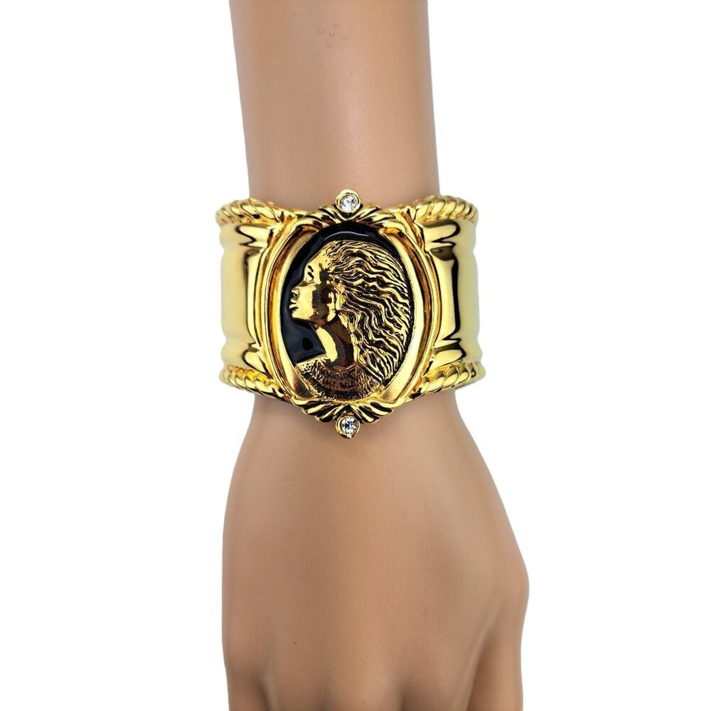 Vintage Coreen Simpson Gold Tone Black Cameo Avon Regal Beauty Cuff Bracelet - Picture 3 of 13